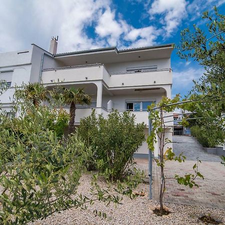 Apartments Oleander クルク エクステリア 写真